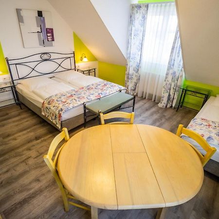 Hotel Gasthof Roessle ヴァインガルテン エクステリア 写真